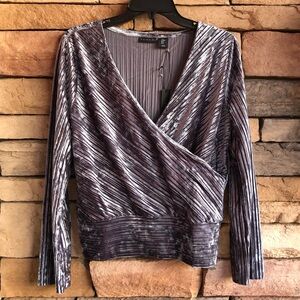 Tahari Gray Ribbed Crushed Velvet V-neck Long Sleeve Blouse Women’s Medium NWT